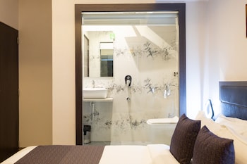 hotel larmont luxury