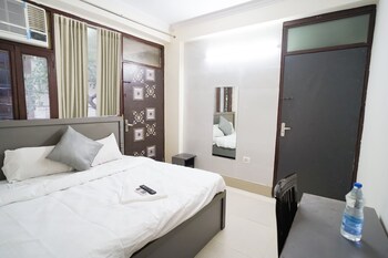 roomshala 034 grihum noida sector 63