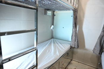 sagar dormitory andheri nearest to andheri railway station west