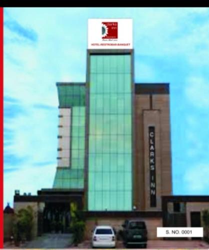 clarks inn kaushambi