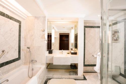intercontinental bangkok by ihg