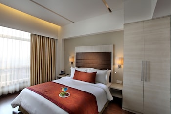 mahagun sarovar portico suites