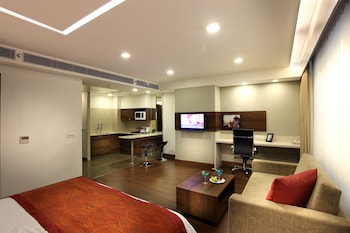 mahagun sarovar portico suites