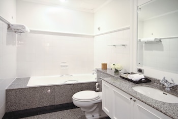cape house langsuan hotel