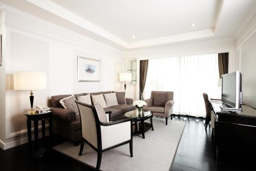 cape house langsuan hotel