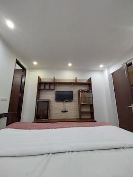 vinayak stay sector 43