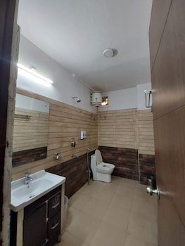 vinayak stay sector 43