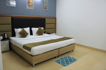 vinayak stay sector 43