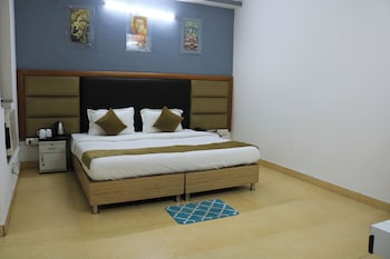 vinayak stay sector 43