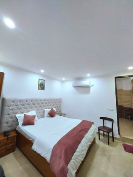 vinayak stay sector 43