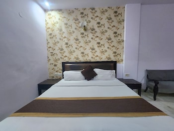hotel grand central near karolbagh metro