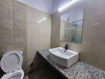 hotel grand central near karolbagh metro