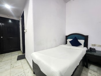 hotel grand central near karolbagh metro