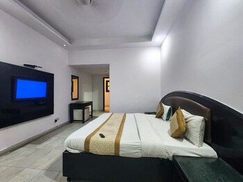 hotel grand central near karolbagh metro