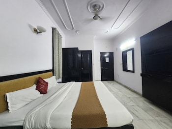 hotel grand central near karolbagh metro