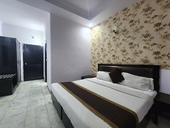 hotel grand central near karolbagh metro