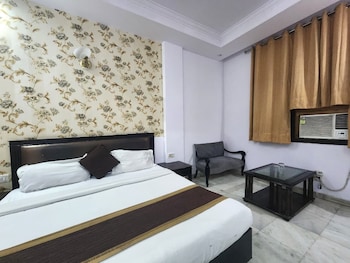 hotel grand central near karolbagh metro