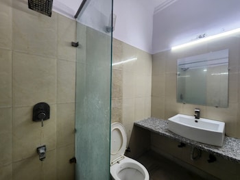 hotel grand central near karolbagh metro