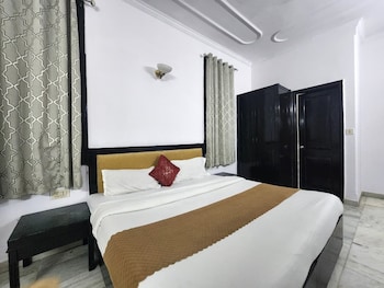 hotel grand central near karolbagh metro
