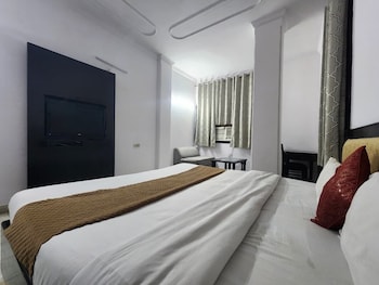 hotel grand central near karolbagh metro