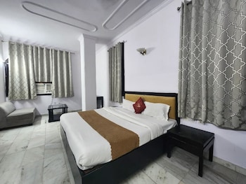 hotel grand central near karolbagh metro
