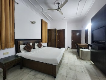 hotel grand central near karolbagh metro