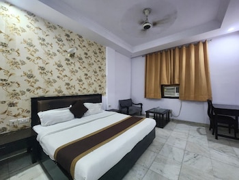 hotel grand central near karolbagh metro