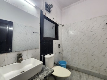 hotel grand central near karolbagh metro