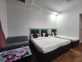 hotel grand central near karolbagh metro