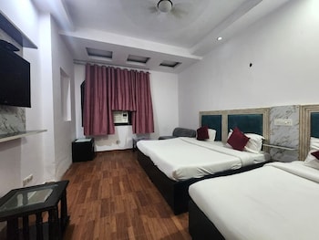 hotel grand central near karolbagh metro