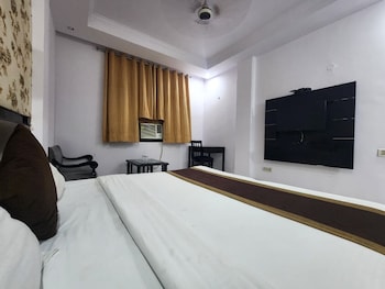 hotel grand central near karolbagh metro