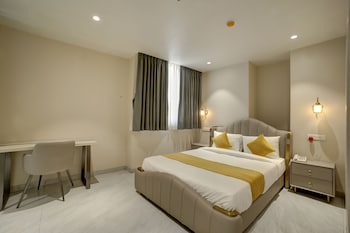 staybird capital business hotel magarpatta city