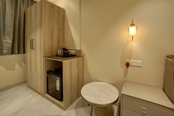 staybird capital business hotel magarpatta city