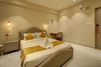staybird capital business hotel magarpatta city