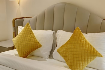 staybird capital business hotel magarpatta city