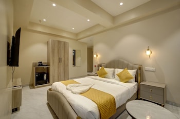 staybird capital business hotel magarpatta city