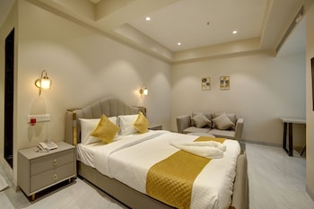staybird capital business hotel magarpatta city