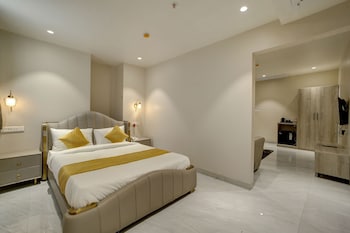 staybird capital business hotel magarpatta city