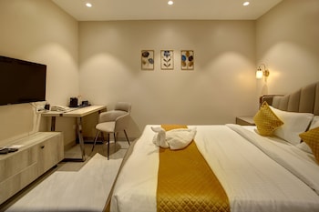 staybird capital business hotel magarpatta city