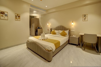 staybird capital business hotel magarpatta city
