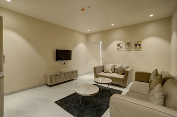 staybird capital business hotel magarpatta city