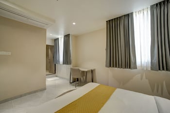 staybird capital business hotel magarpatta city