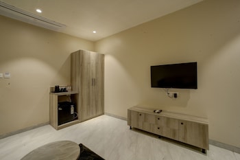 staybird capital business hotel magarpatta city
