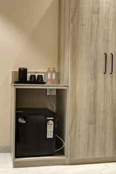 staybird capital business hotel magarpatta city
