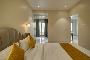 staybird capital business hotel magarpatta city