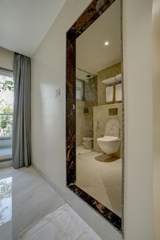 staybird capital business hotel magarpatta city