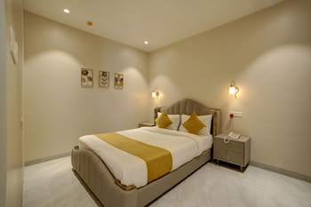 staybird capital business hotel magarpatta city