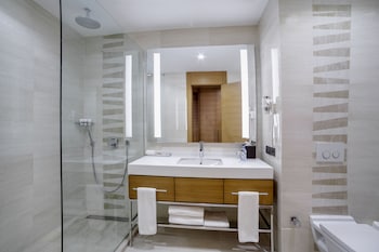 holiday inn baku by ihg