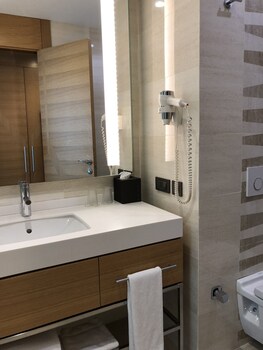 holiday inn baku by ihg