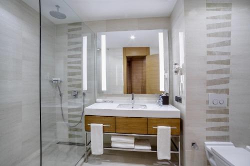 holiday inn baku by ihg